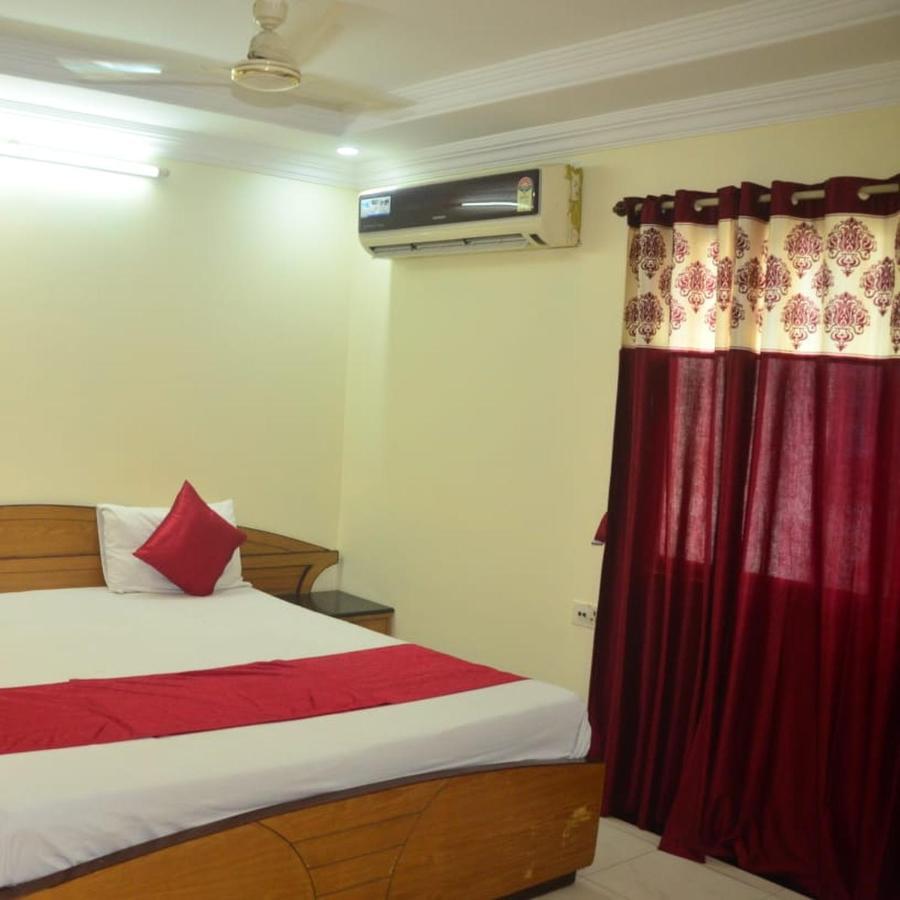 Hotel Poonam Raipur  Exterior photo