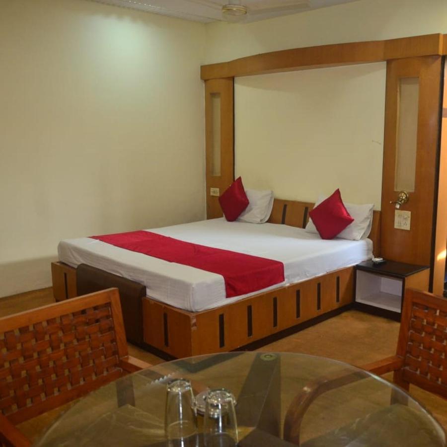 Hotel Poonam Raipur  Exterior photo