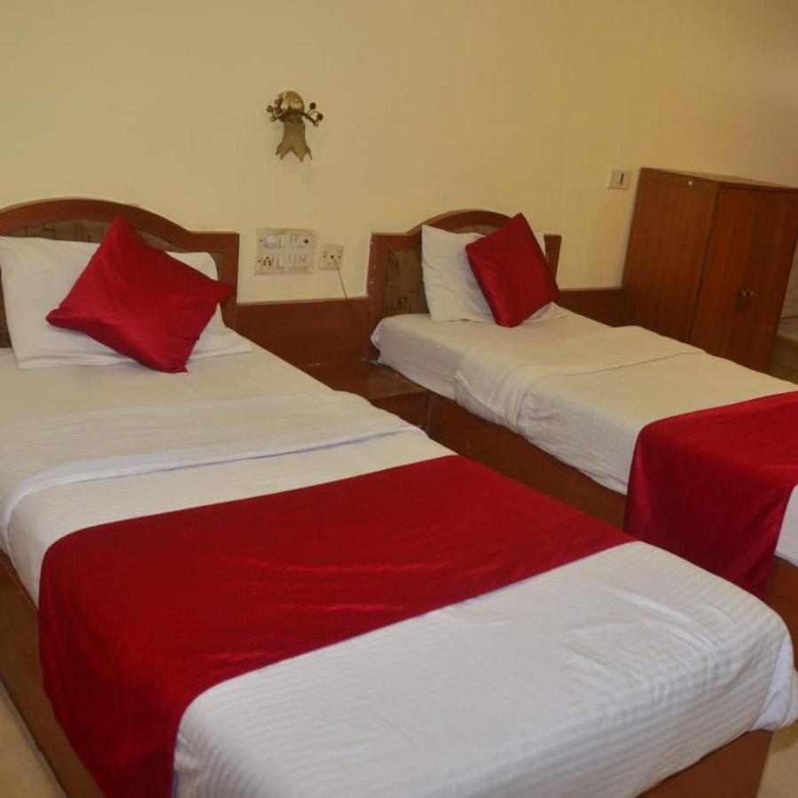 Hotel Poonam Raipur  Exterior photo
