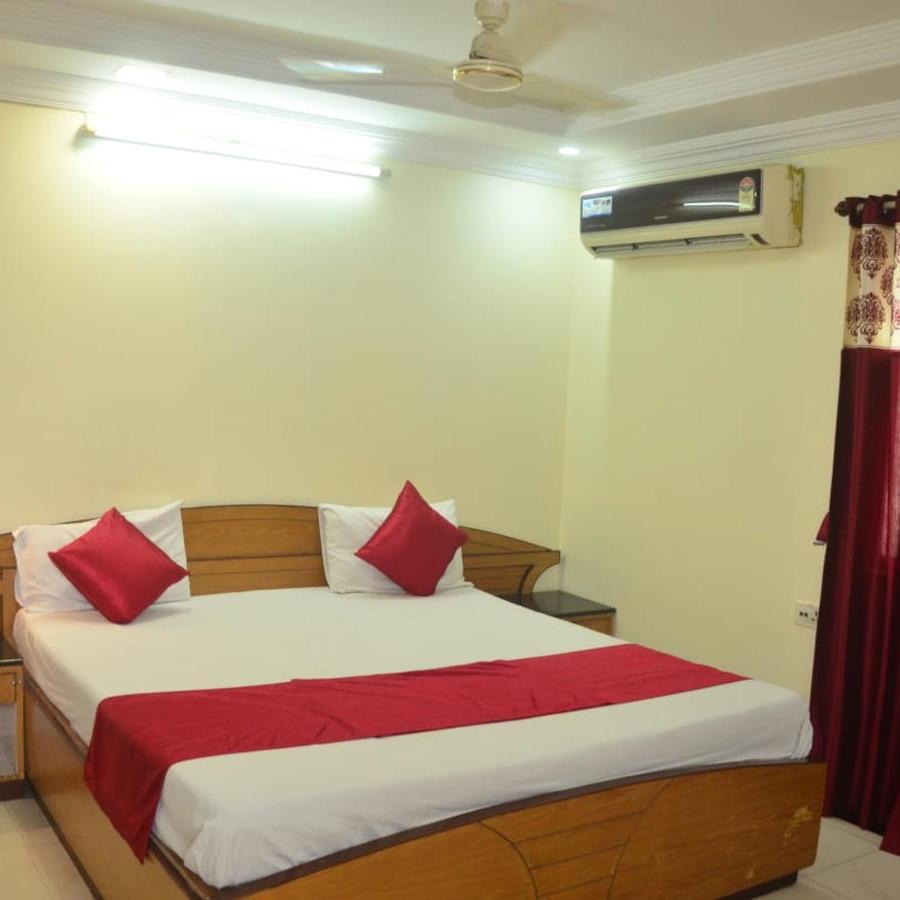 Hotel Poonam Raipur  Exterior photo