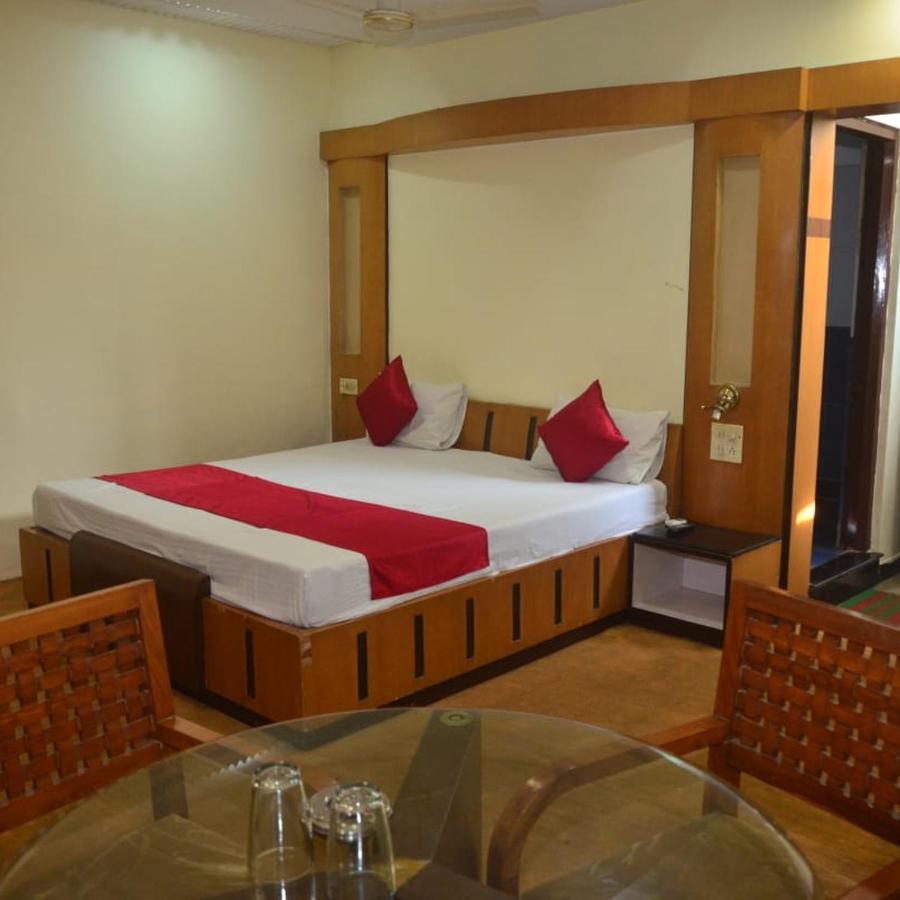 Hotel Poonam Raipur  Exterior photo