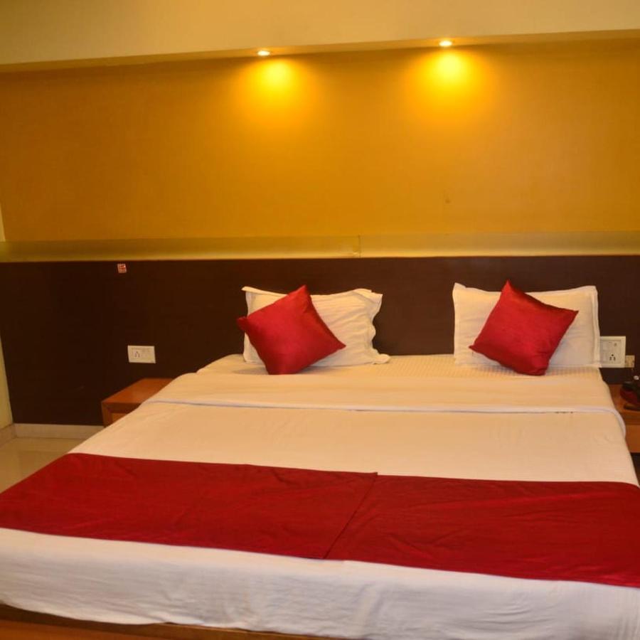 Hotel Poonam Raipur  Exterior photo