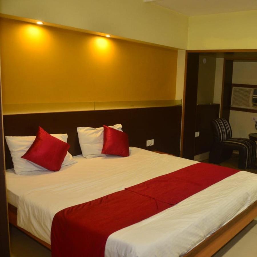Hotel Poonam Raipur  Exterior photo