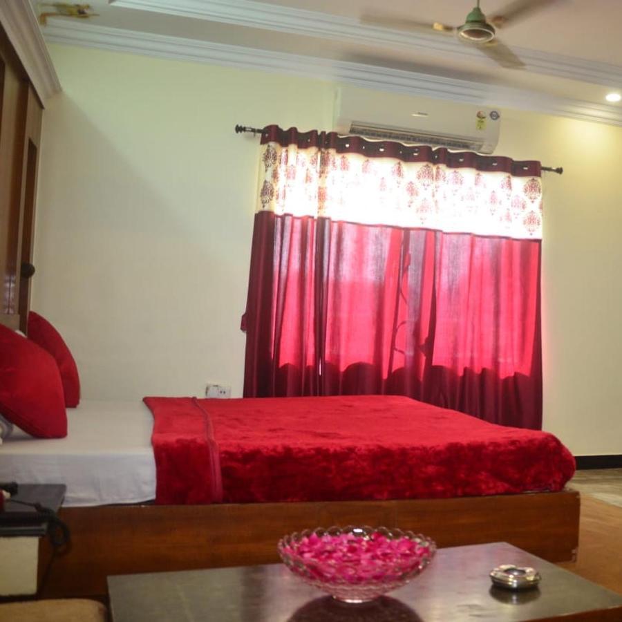 Hotel Poonam Raipur  Exterior photo
