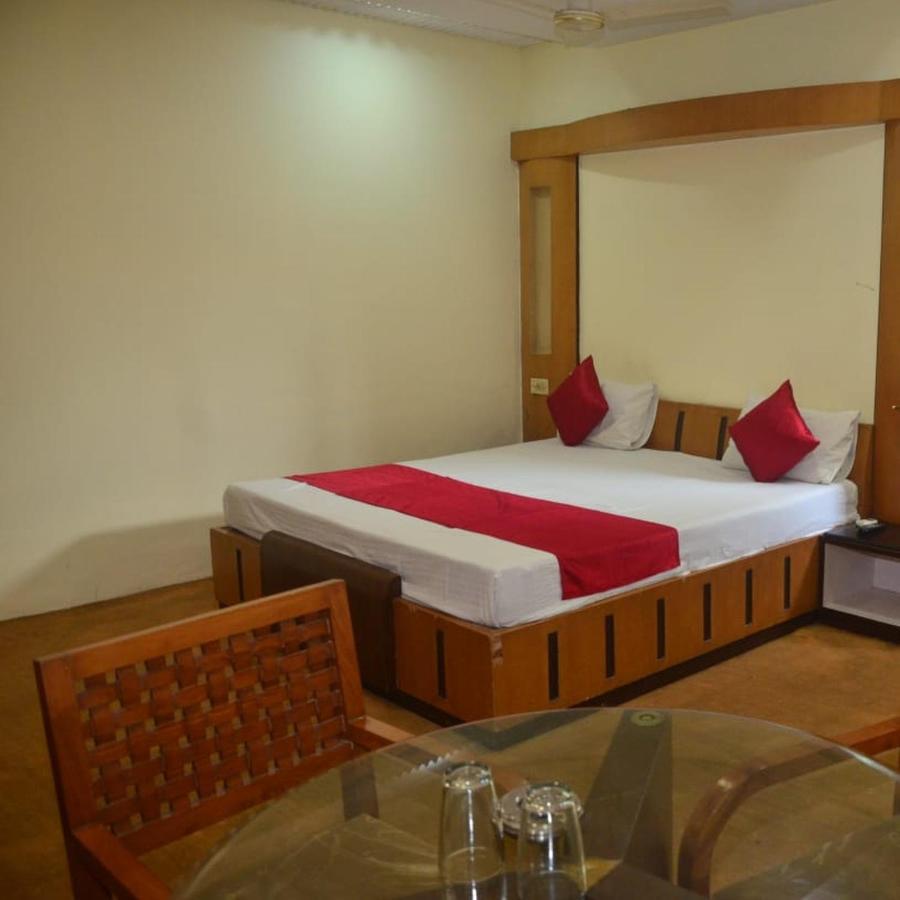 Hotel Poonam Raipur  Exterior photo