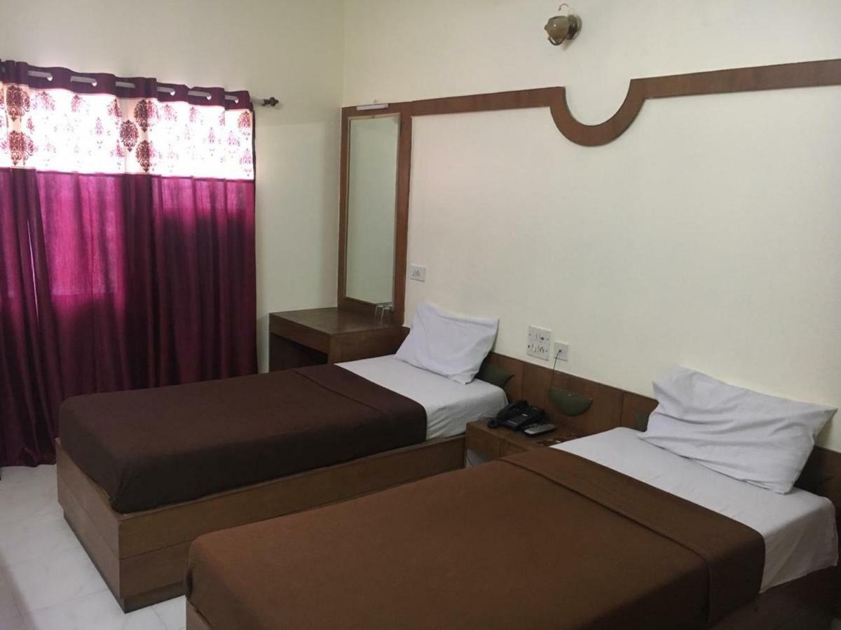 Hotel Poonam Raipur  Exterior photo
