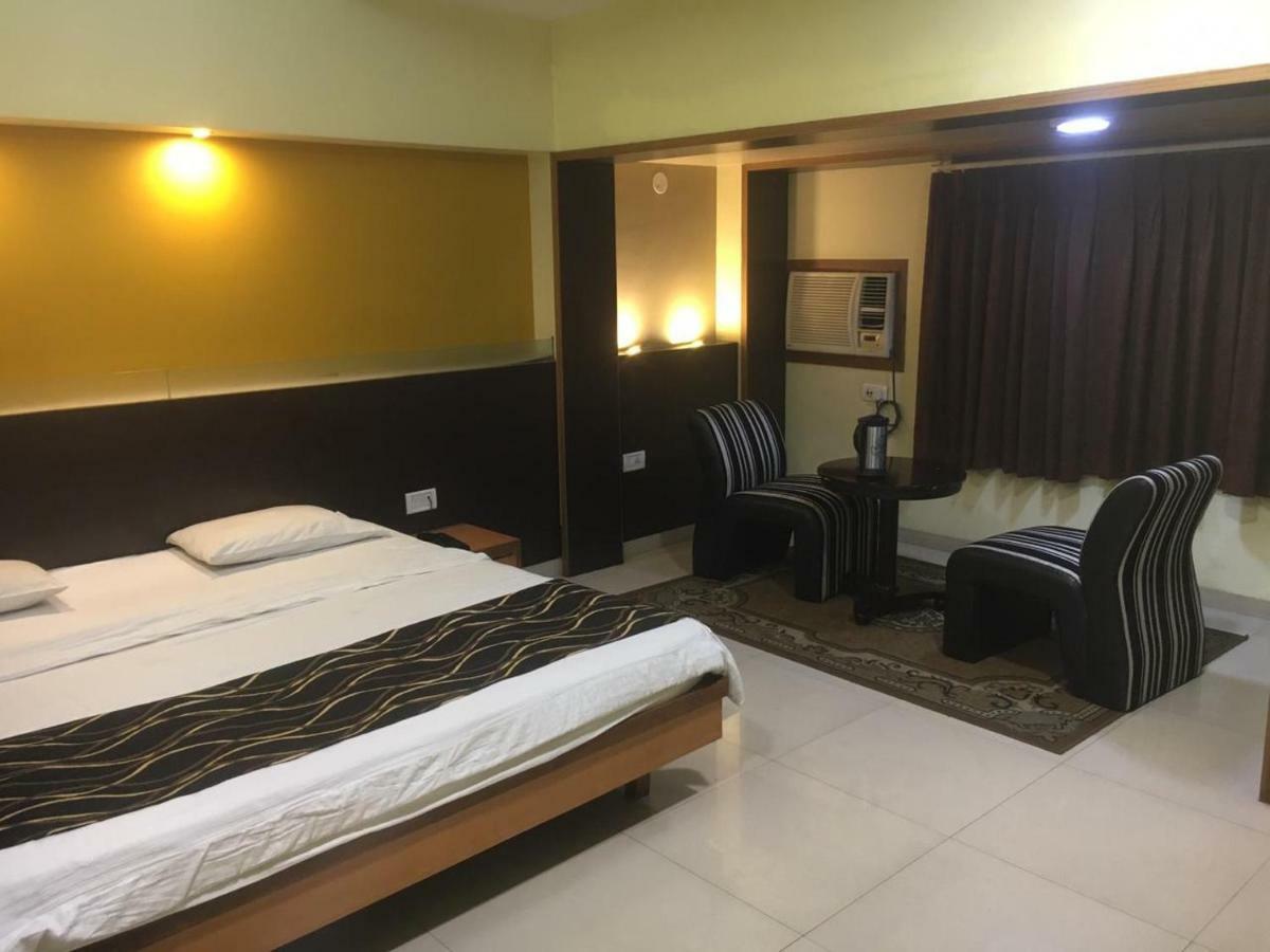 Hotel Poonam Raipur  Exterior photo